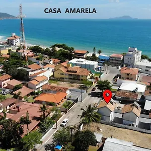 resid-villa-verao-casa-amarela-a-70-metros-da-praia.santa-catarina-brasil.com/